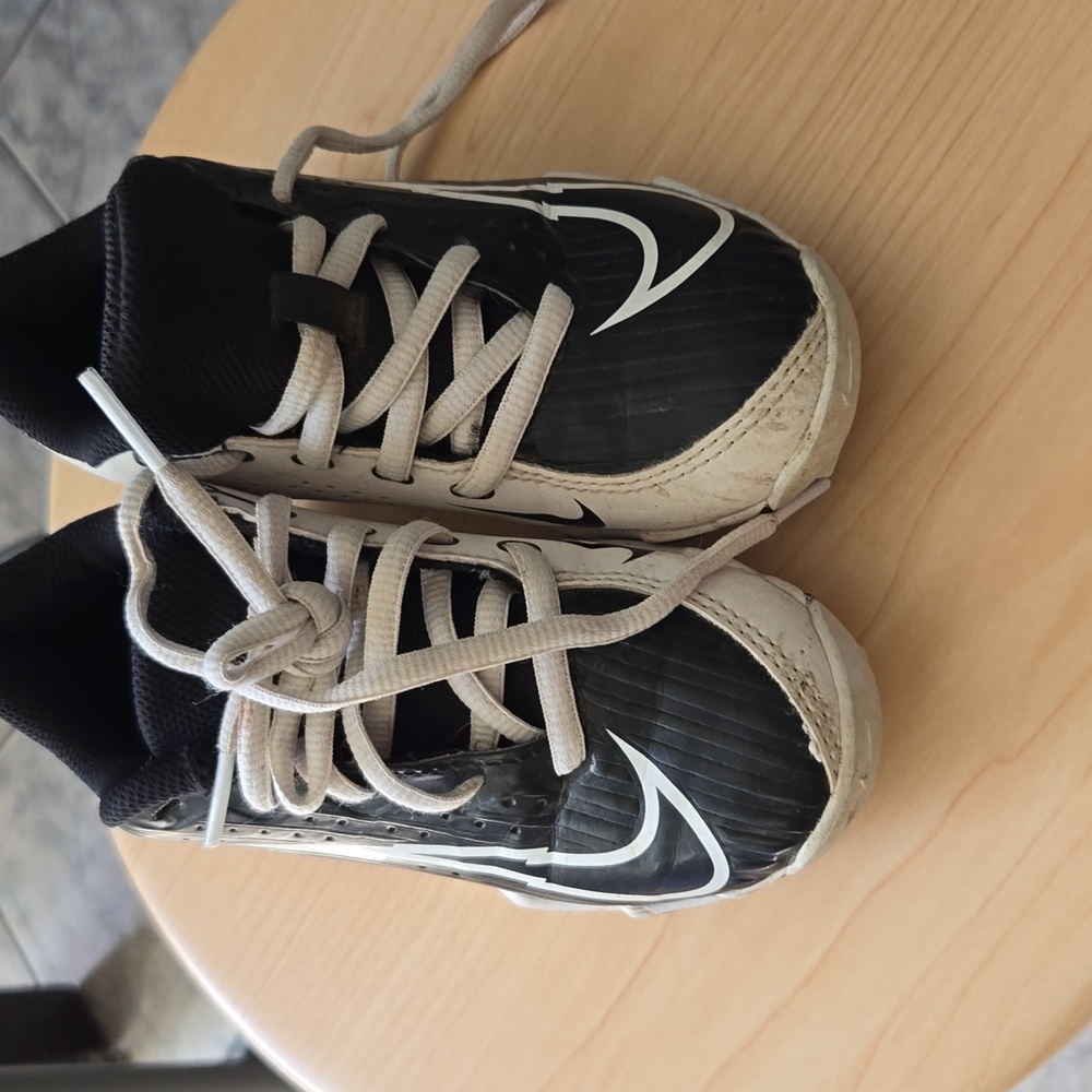 Baseball cleats